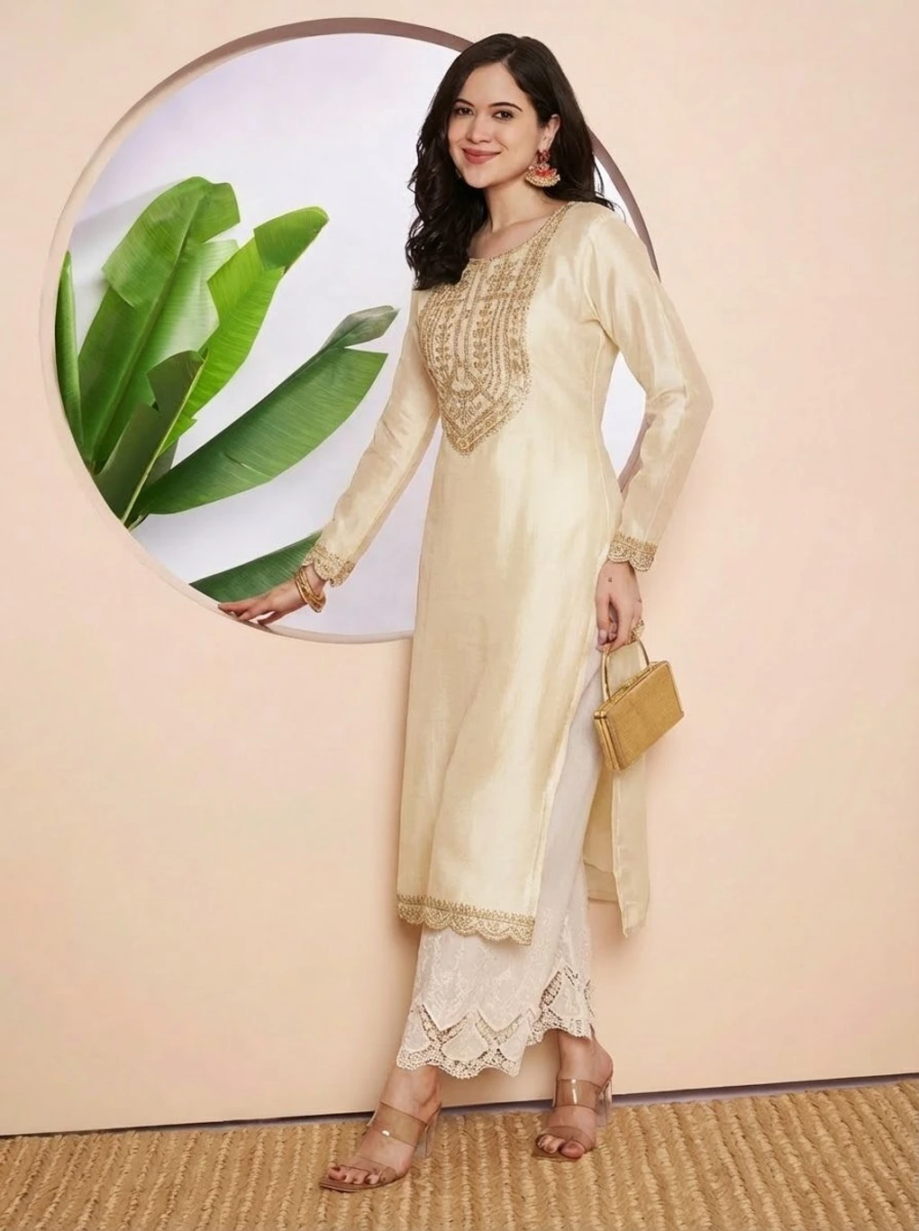 Elegant and beautiful sari thumbnail 2