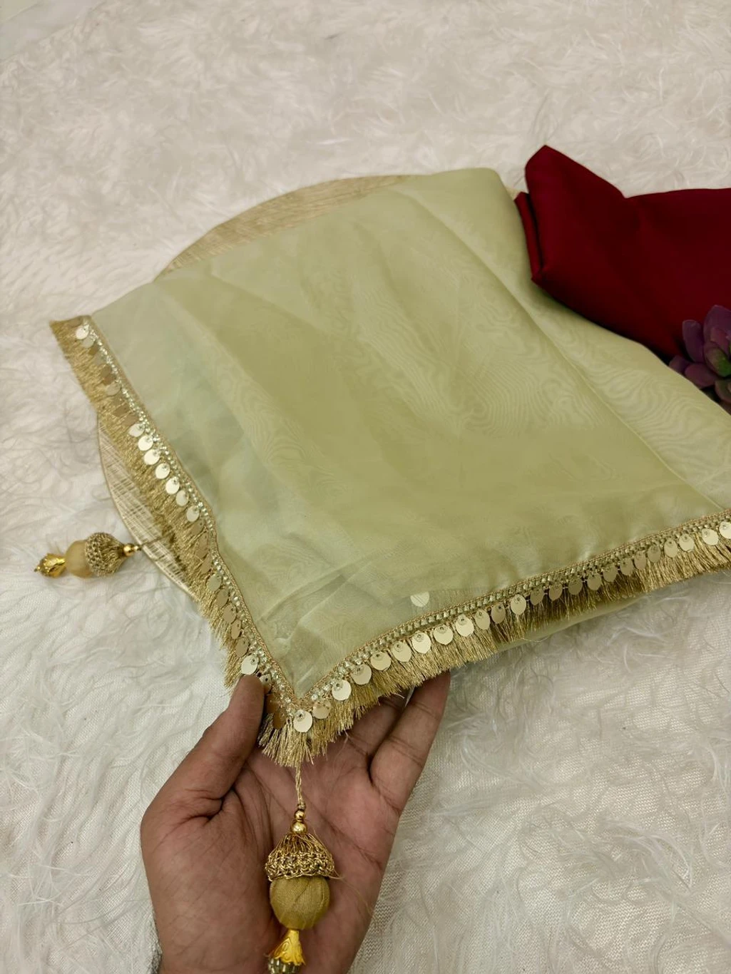 Mokza Self Design Bollywood Chiffon Saree (Beige) thumbnail 2